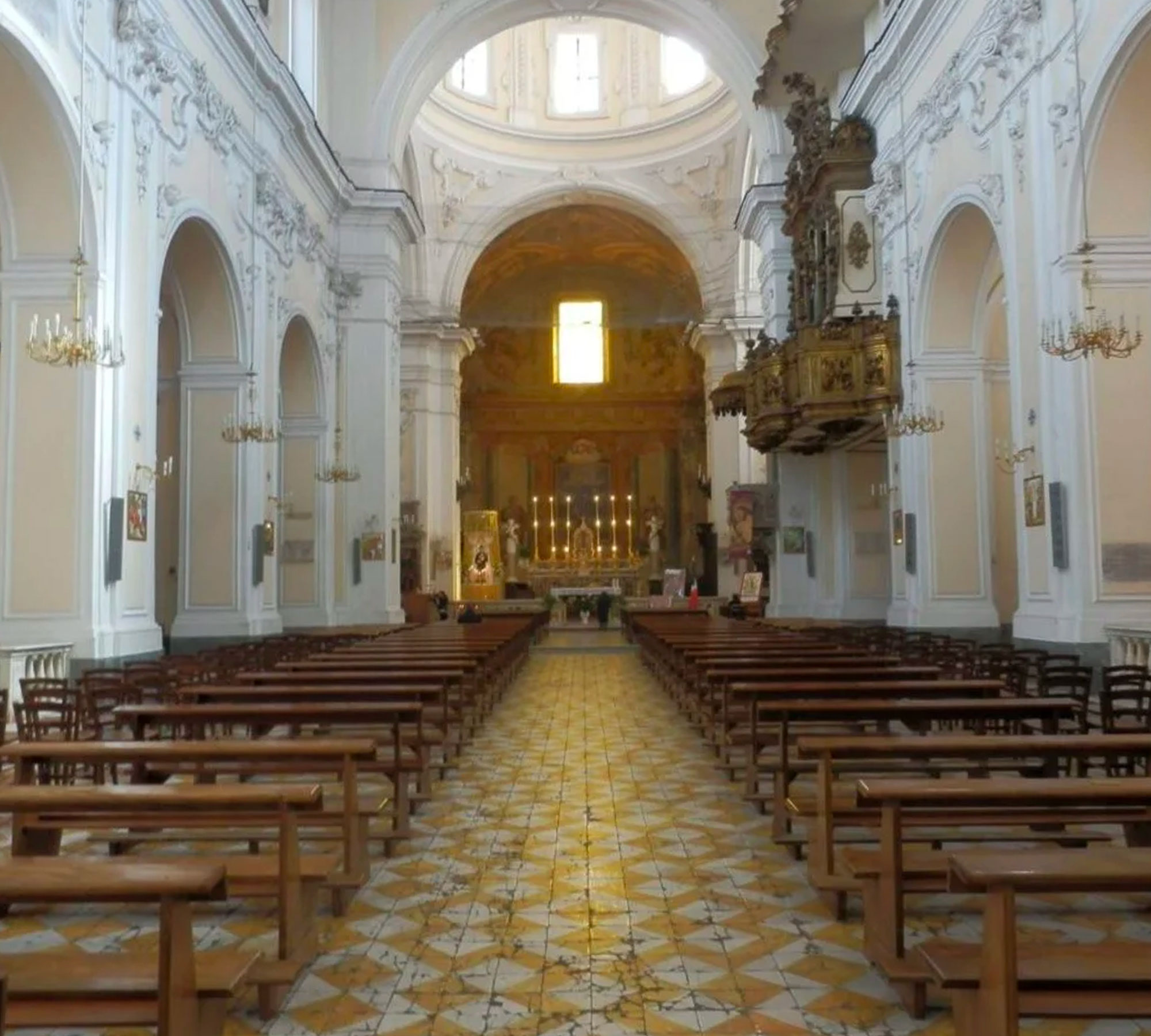 chiesa-colleggiata-santa-sofia-interno