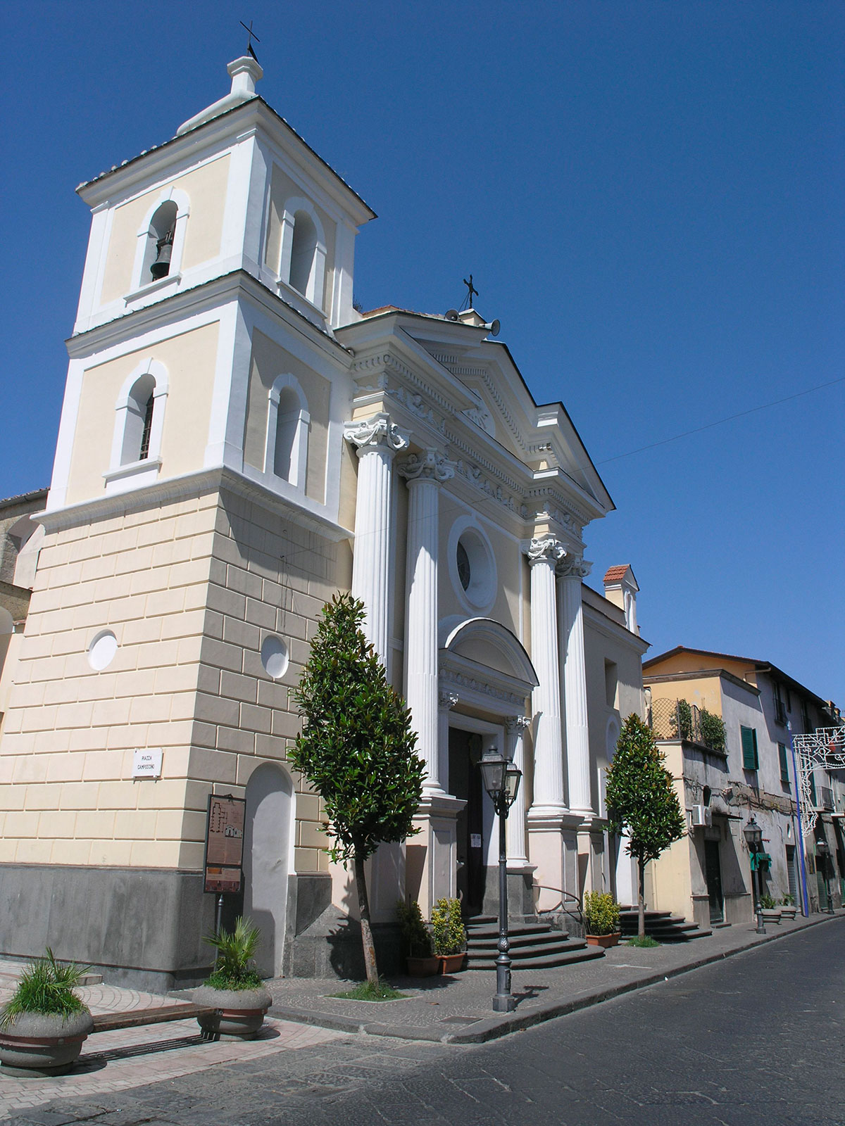 san-marco-e-piazza-camposcino-esterno